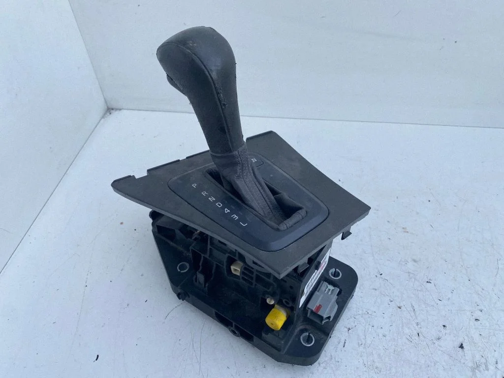 Gear selector mechanism 08636189