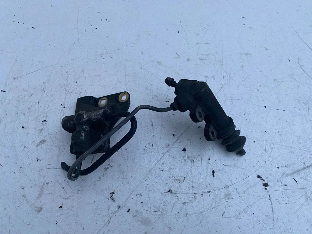 Clutch slave cylinder