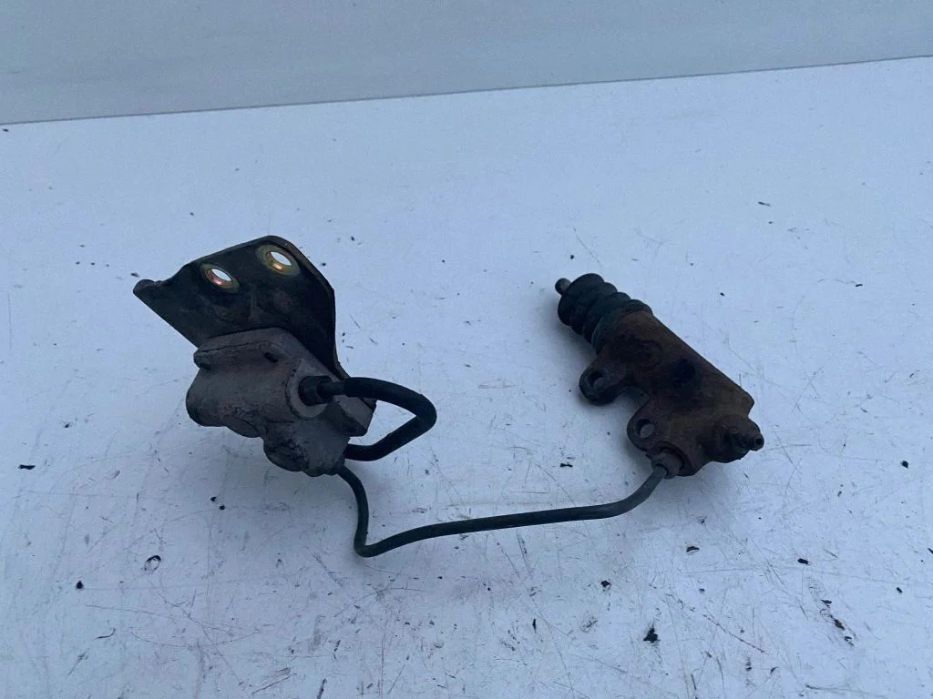 Clutch slave cylinder