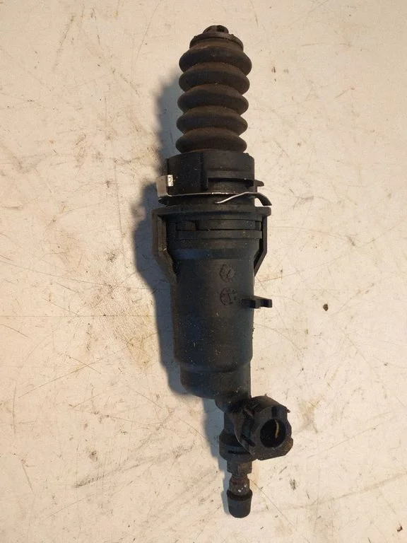 Clutch slave cylinder