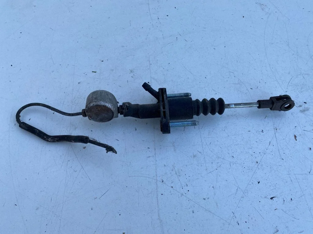 Clutch master cylinder – Opel Astra F (1992-1998)