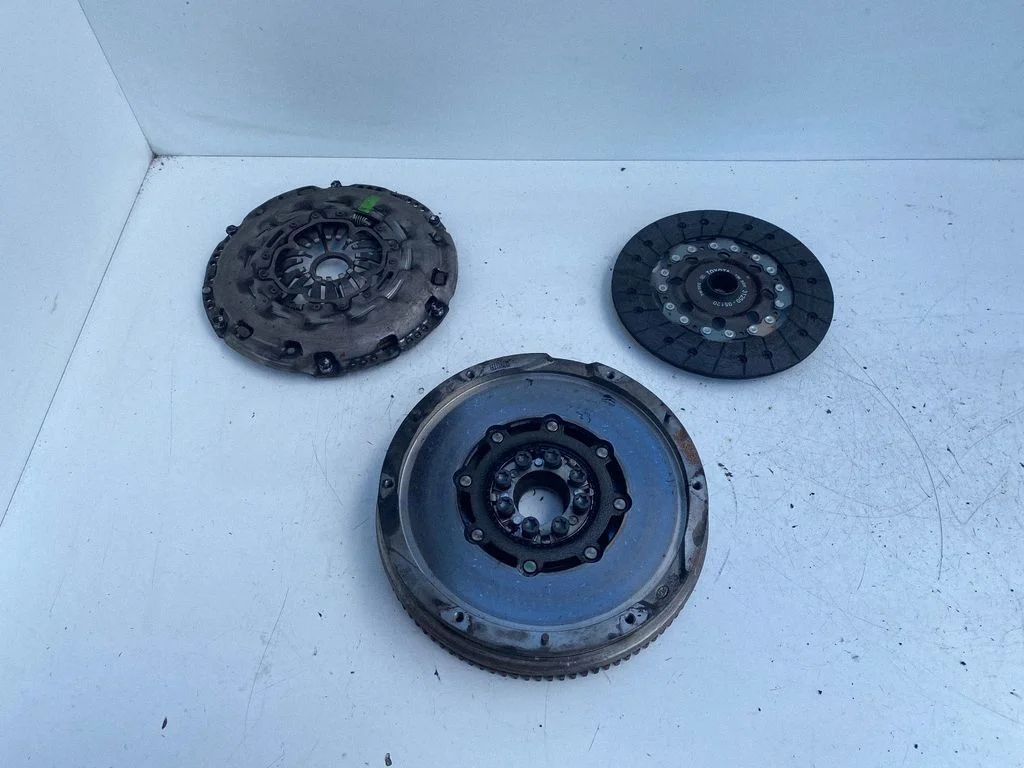 Clutch set kit – Toyota Avensis T250 (2006-2009)