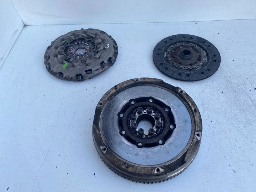 Clutch set kit – Toyota Avensis T250 (2006-2009)