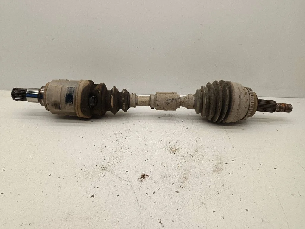 Eesmine pooltelg – Toyota Corolla Verso AR10 (2004-2009)