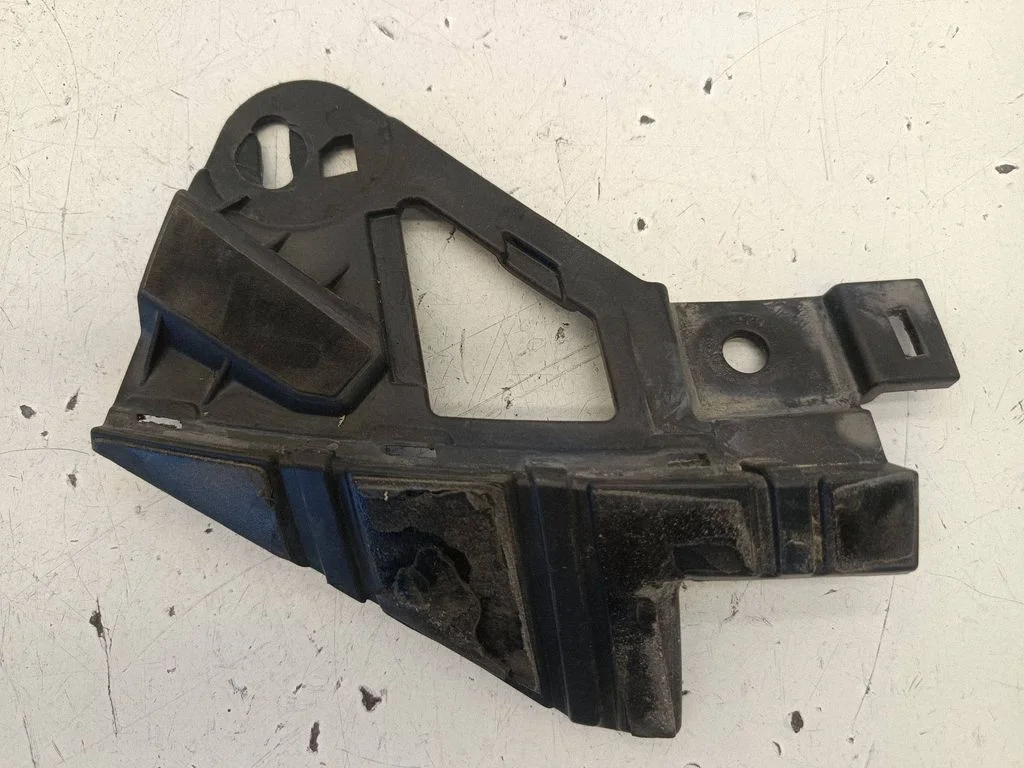 Front bumper mounting bracket P0216788 – NIO ET7 (2022-)