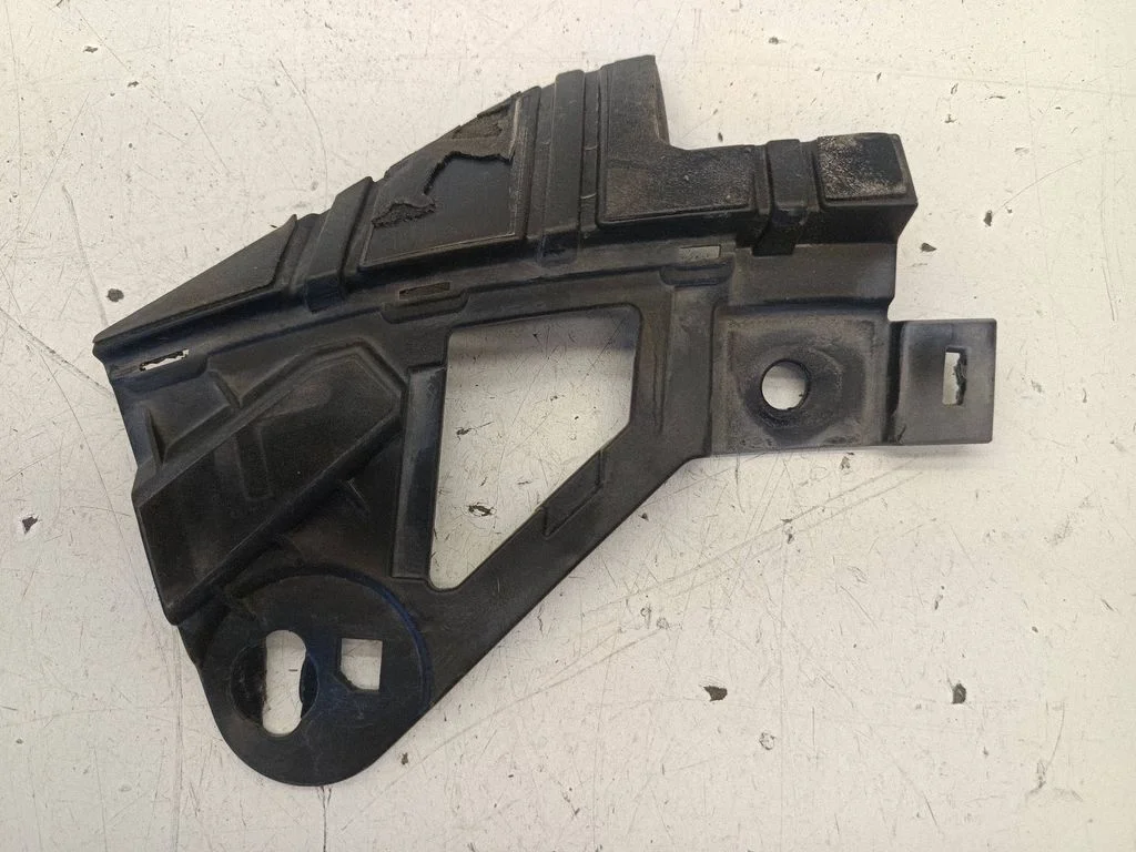 Front bumper mounting bracket P0216613 – NIO ET7 (2022-)