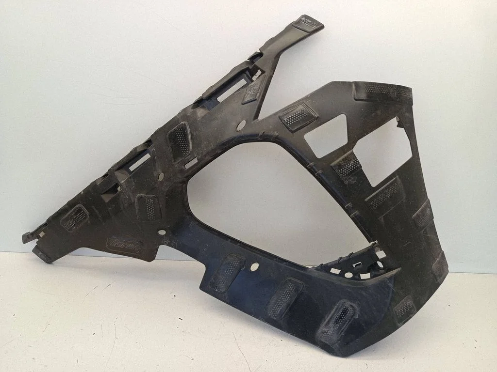Front bumper mounting bracket P0210105 – NIO ET7 (2022-)