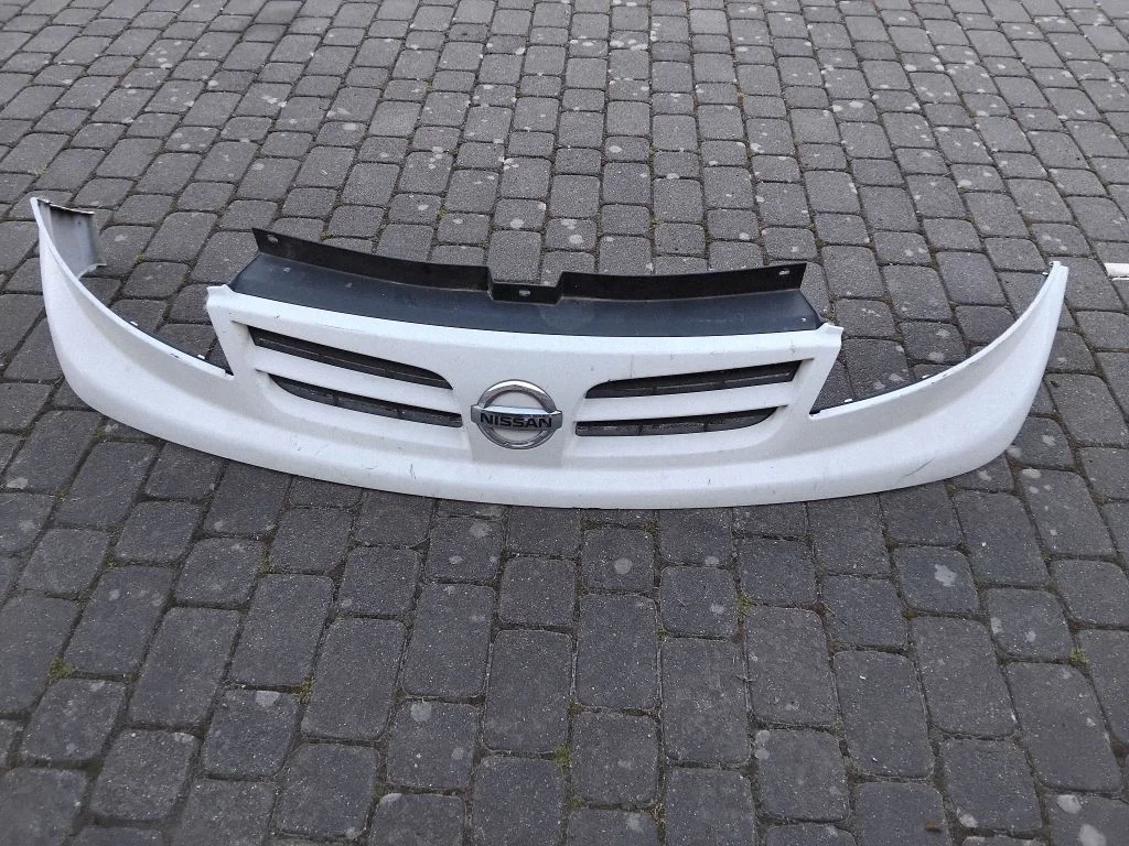 Front bumper upper radiator grill