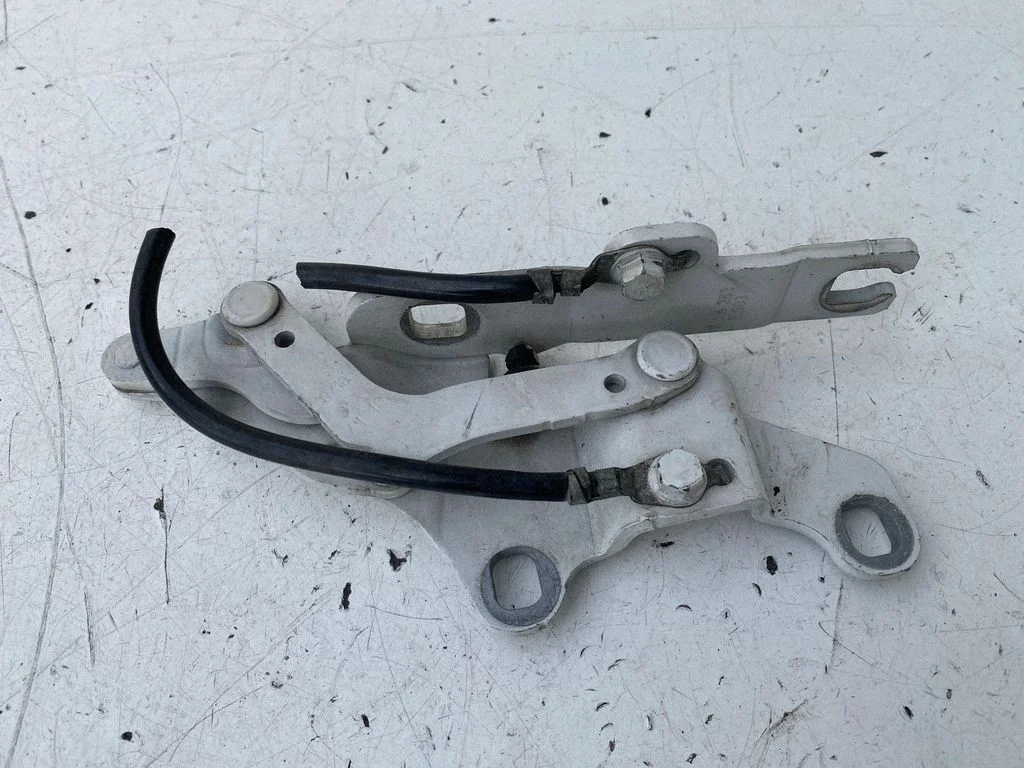 Engine bonnet/hood hinges – BMW 3 Series E90 E91 (2005-2012)