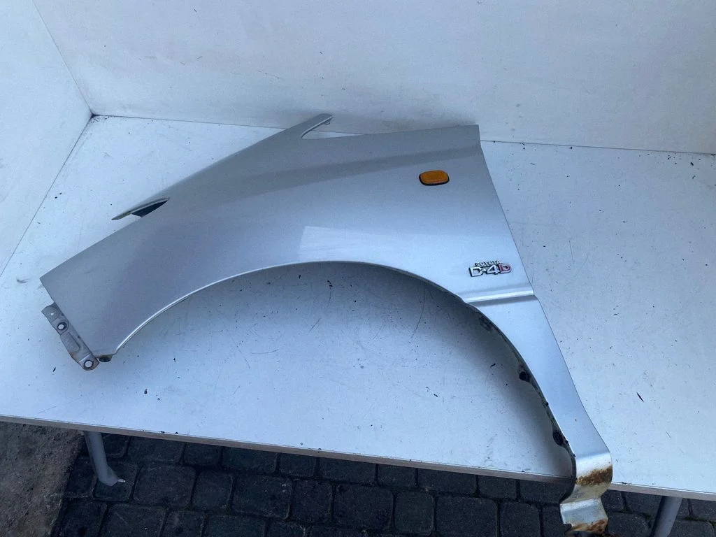 Fender – left