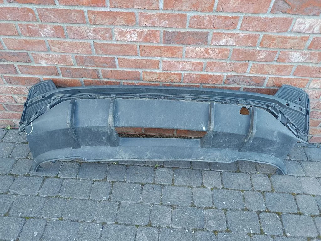 Dolna część zderzaka tylnego 83F807521B