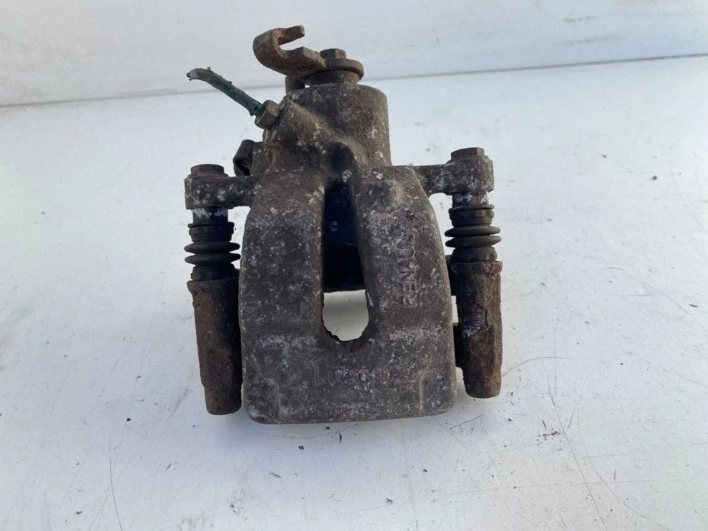 Tagumine pidurisadul – vasak