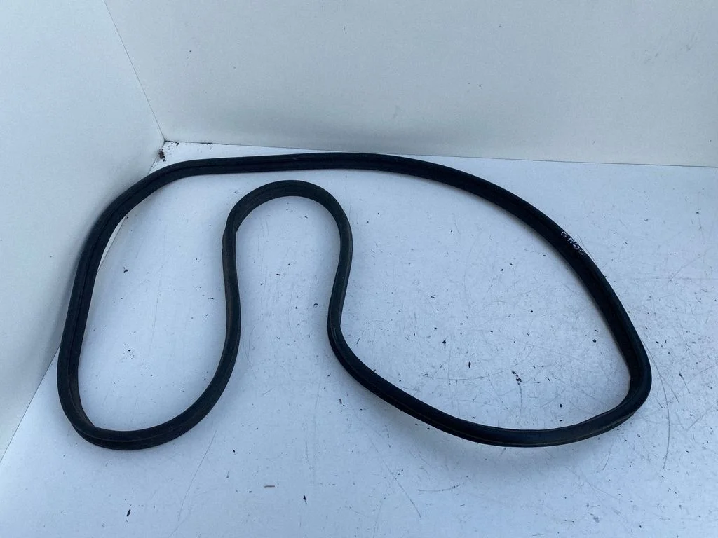 Loading door rubber seal (on body) – Lexus IS 220D-250-350 (2006-2013)