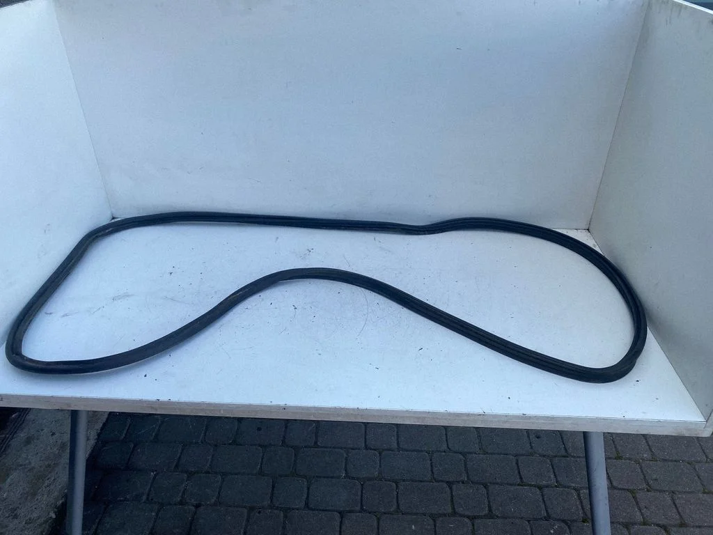 Loading door rubber seal (on body)