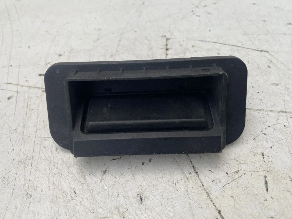 Klamka zewnętrzna klapy bagażnika 2218702410