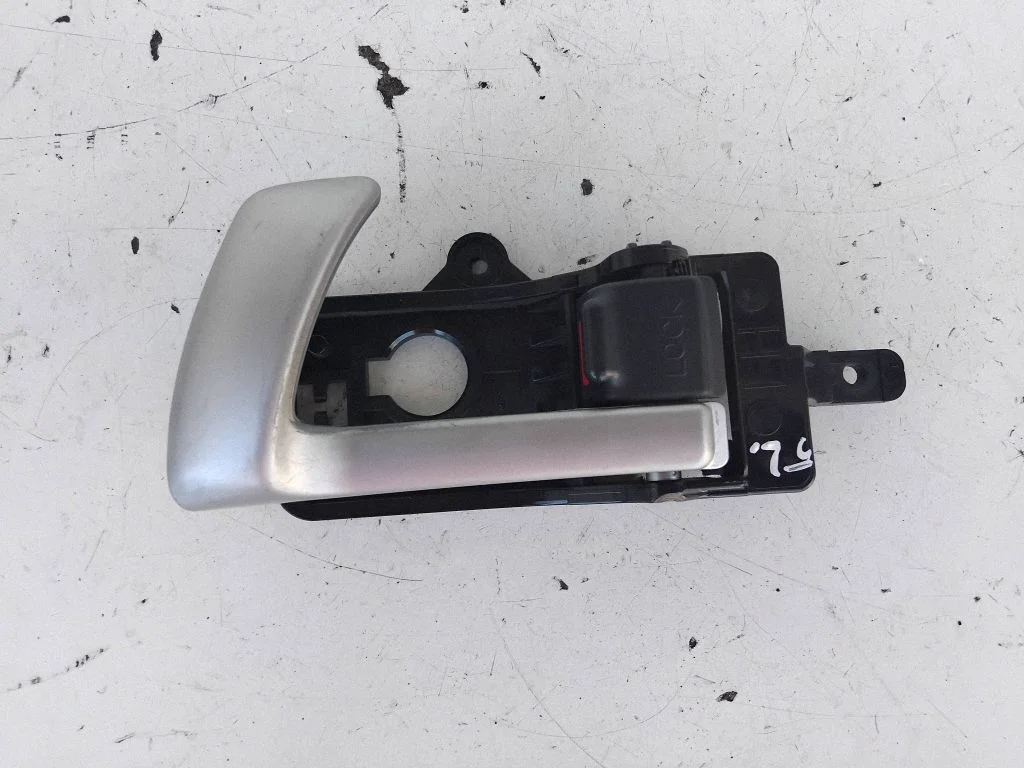 Esiukse sisemine käepide – Hyundai Santa Fe (2006-2012)