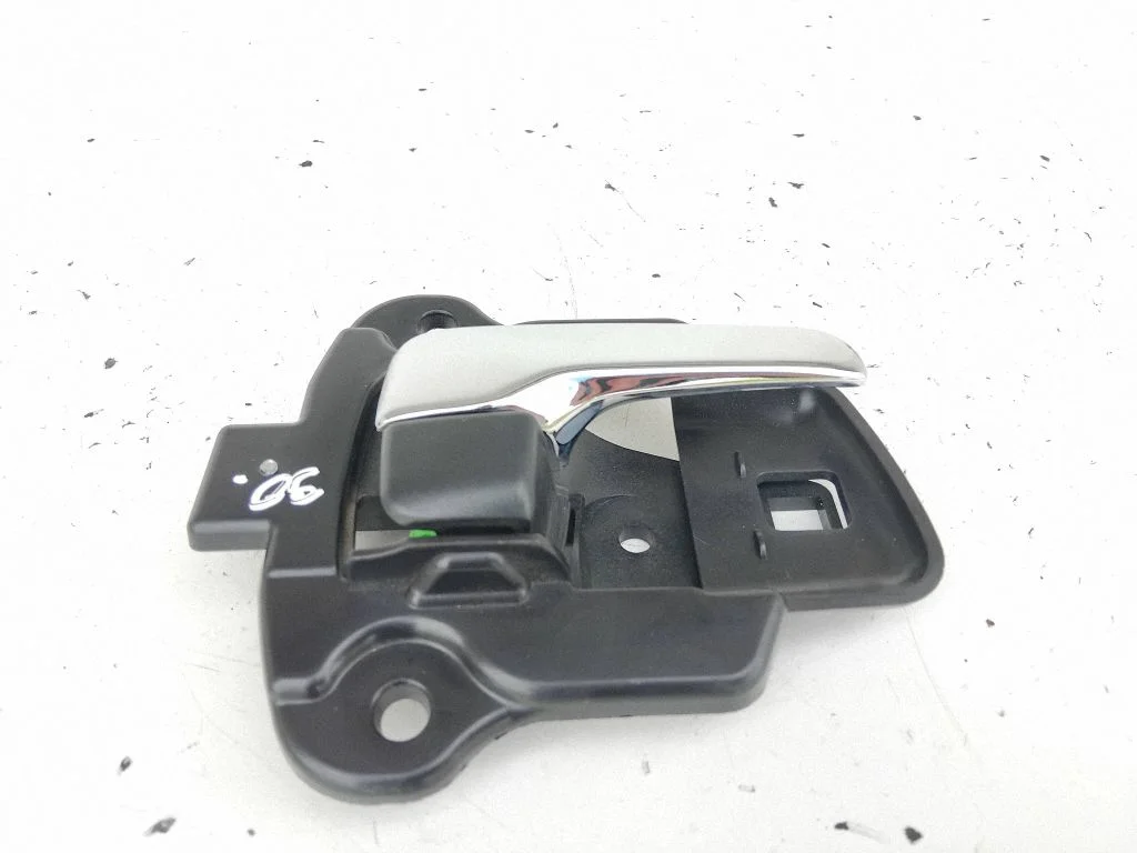 Esiukse sisemine käepide – Mitsubishi Outlander (2013-2021)