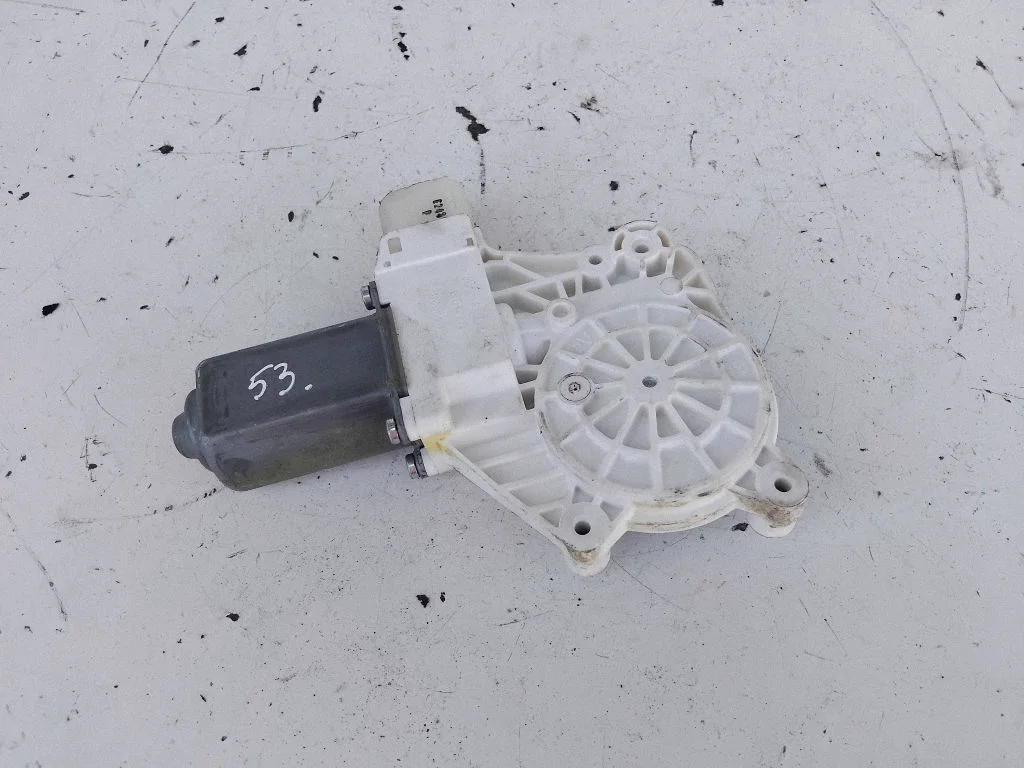 Priekšējā loga pacēlāja motoriņš 942889100