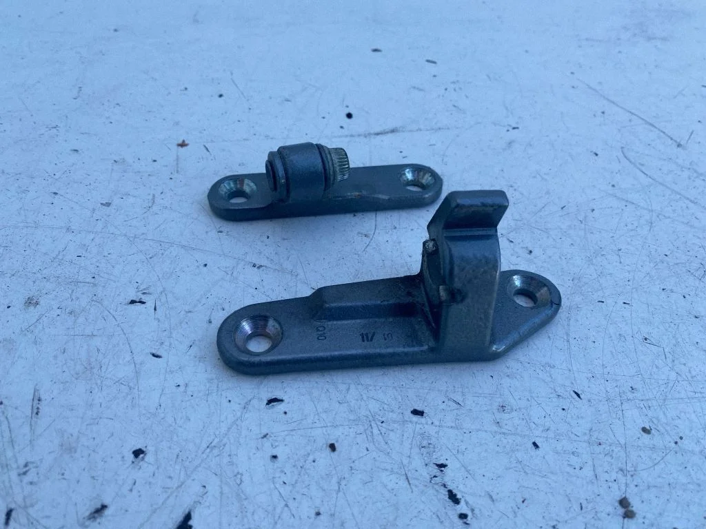 Rear door hinge set