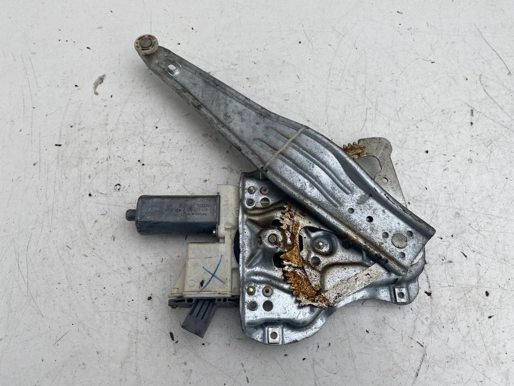 Rear door window regulator with motor 6983005100
