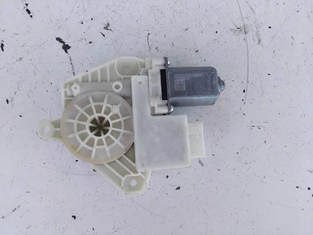 Aizmugurējā loga pacēlāja motoriņš 6V0959811A