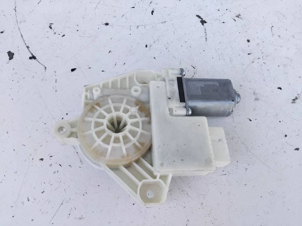 Aizmugurējā loga pacēlāja motoriņš 5Q4959812A