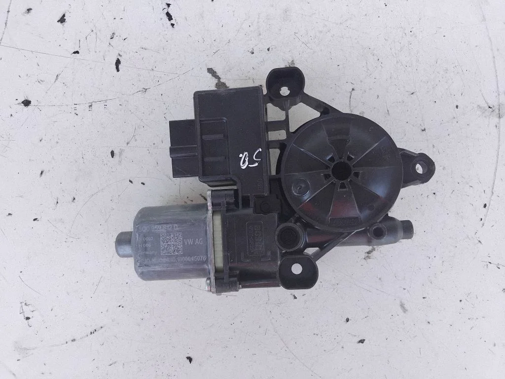 Aizmugurējā loga pacēlāja motoriņš 5Q0959812D