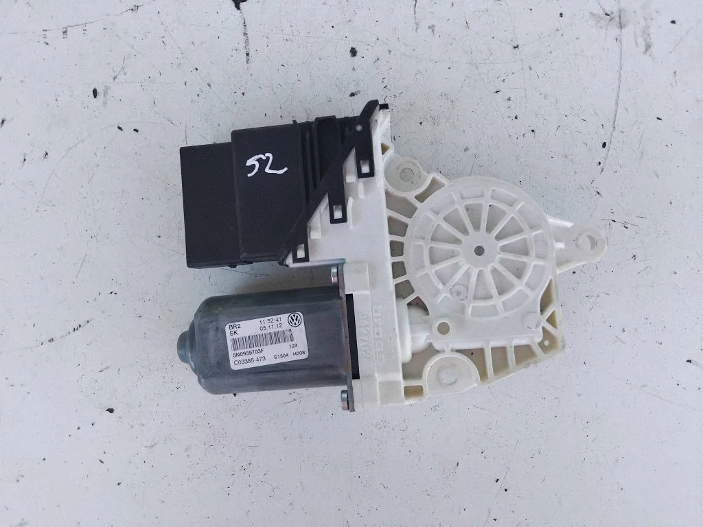 Aizmugurējā loga pacēlāja motoriņš 5N0959703F