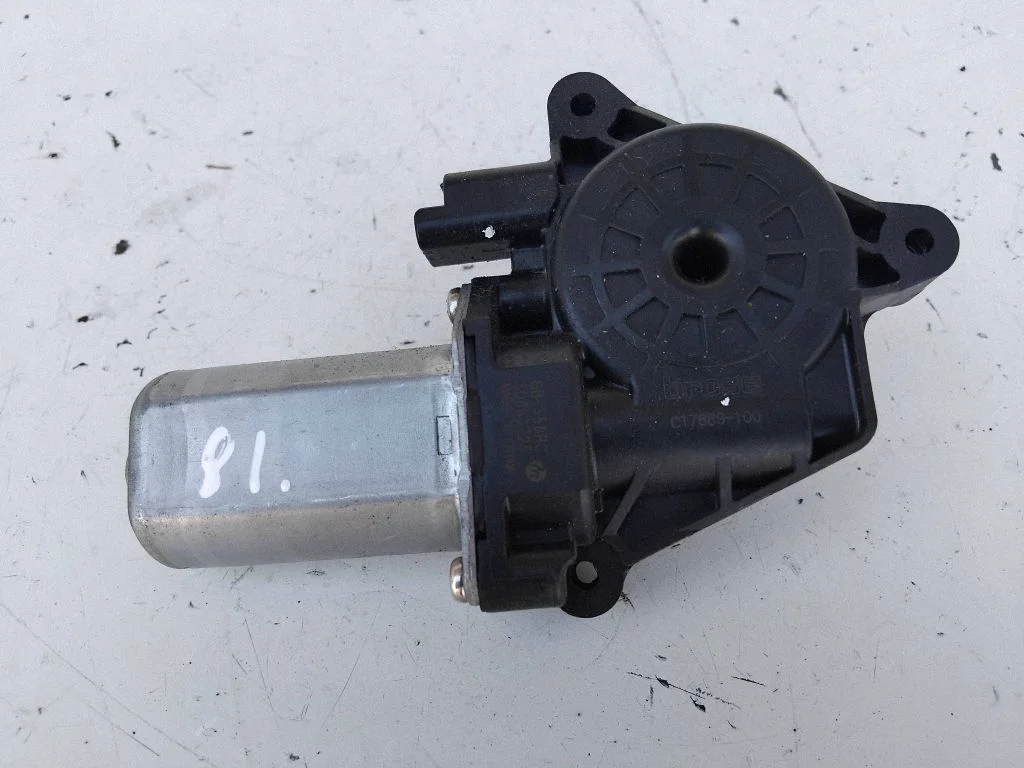 Rear door window regulator motor C17689100