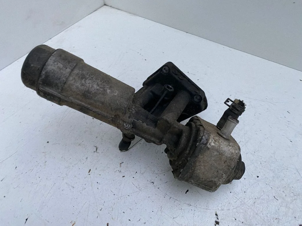 Eļļas filtra turētājs/dzesētājs 038115389B