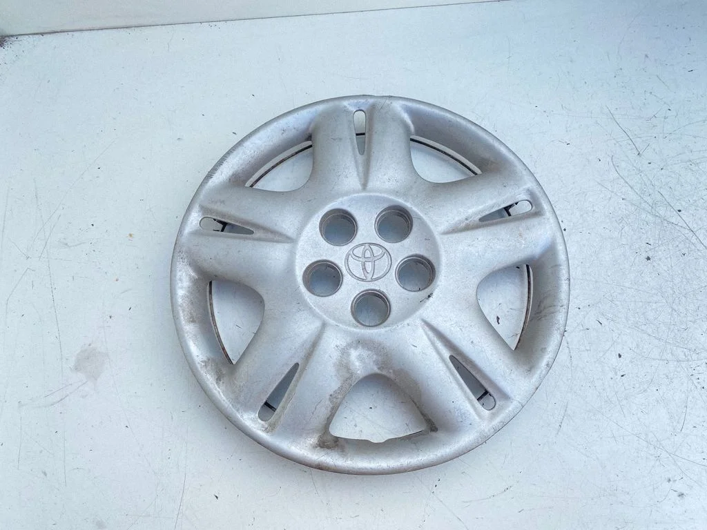 R15 ilukilp (-kilbid) – Toyota Avensis T220 (2000-2003)