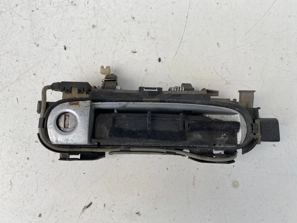 Front door exterior handle – right