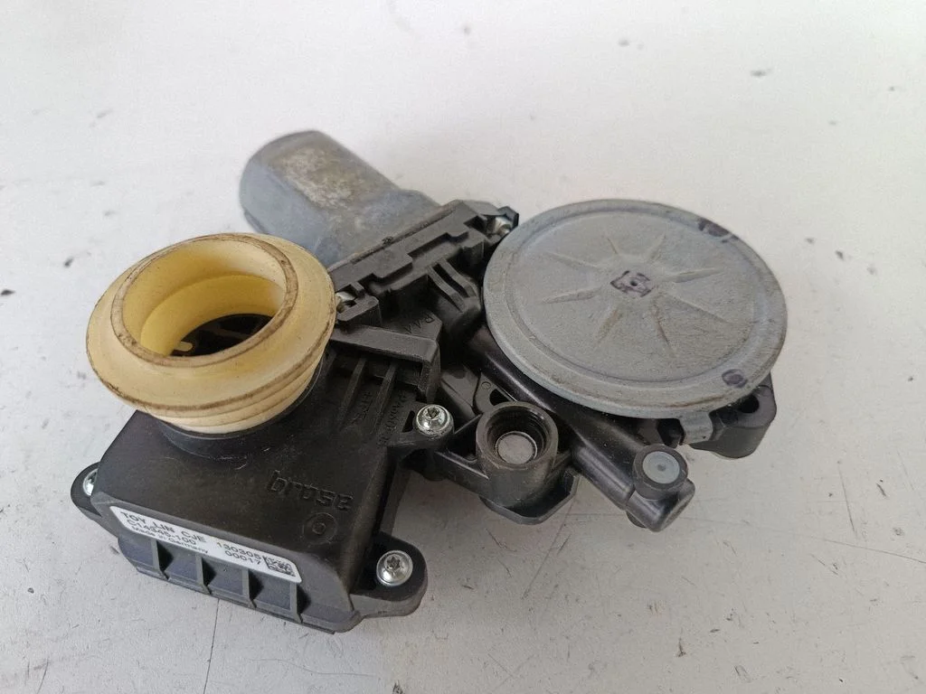 Priekšējā loga pacēlāja motoriņš 8570102010
