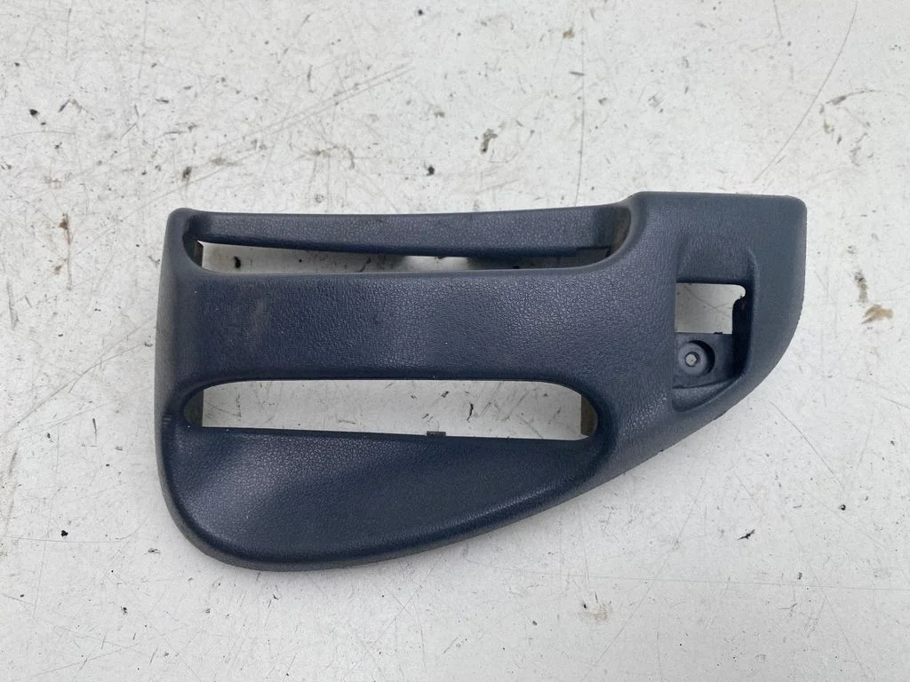 Sliding door cover cap – Toyota Previa (XR30, XR40) II (2000-2006)