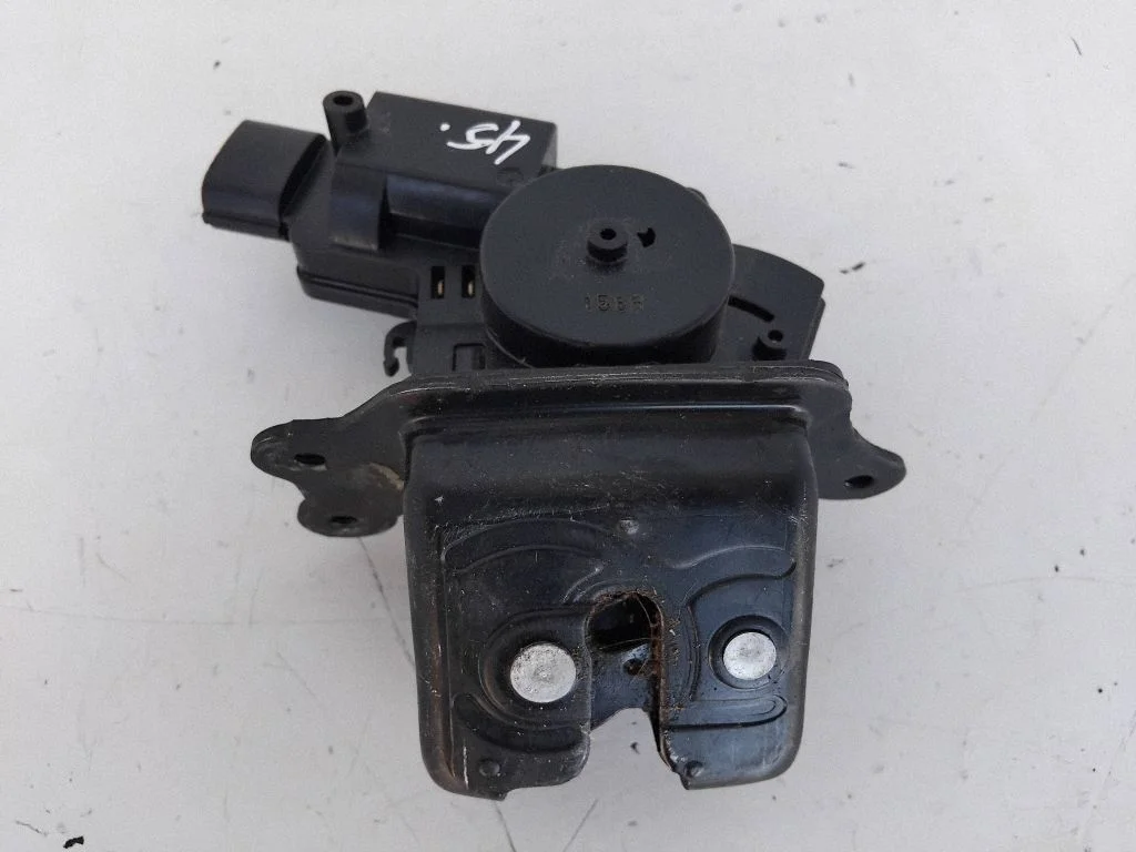 Loading door lock U69T4