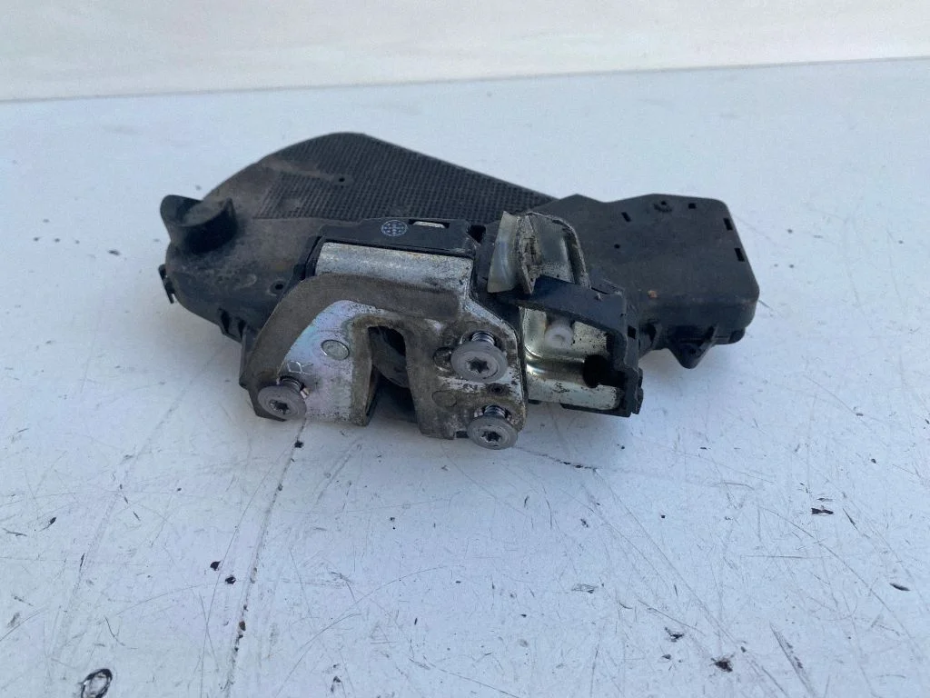Loading door lock 10609156