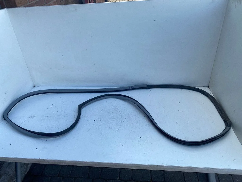 Sliding door rubber seal – Toyota Previa (XR30, XR40) II (2000-2006)