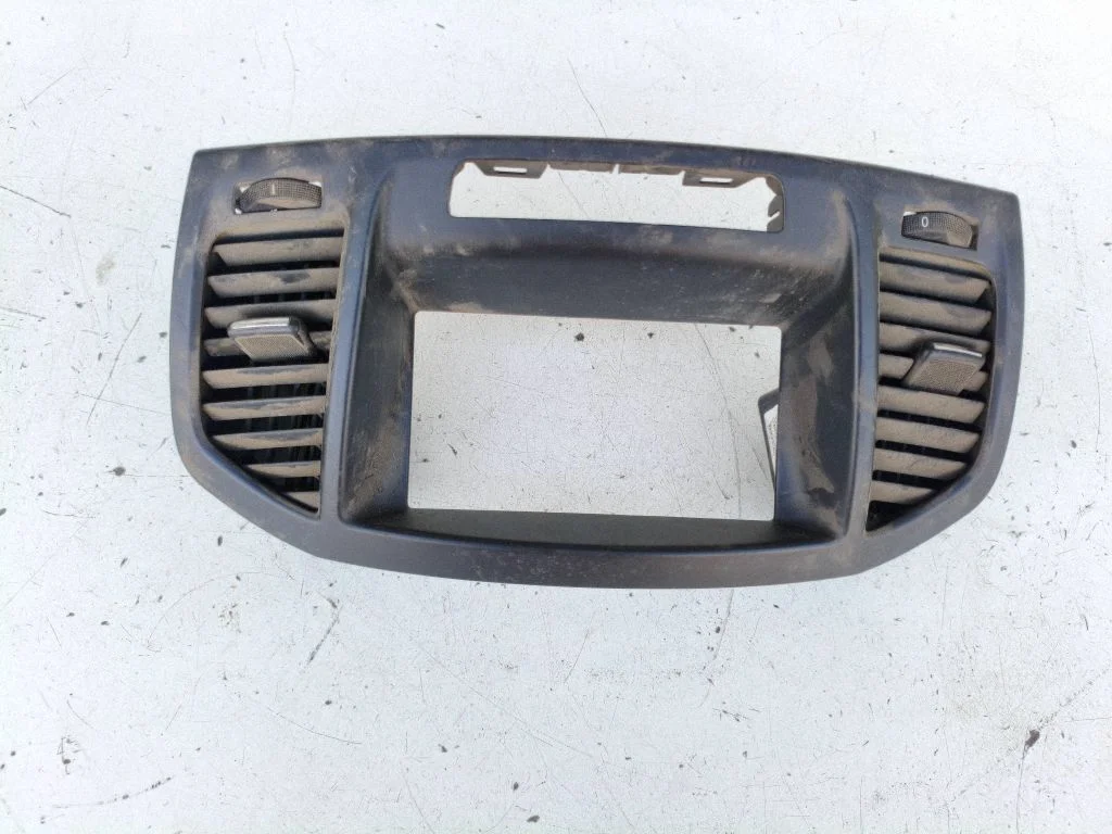 Dash center air vent grill 13282235