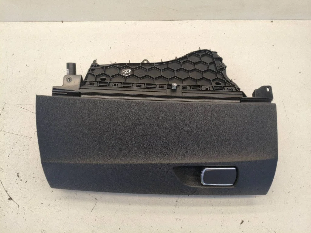 Glove box