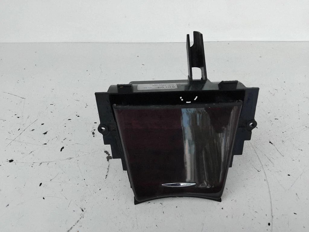 Pelnutrauks panelī – Mercedes-Benz E klase W211 (2002-2009)