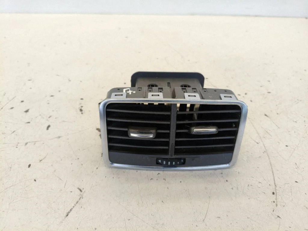 Rear air vent grill – Audi A6 Allroad C6 (2006-2011)