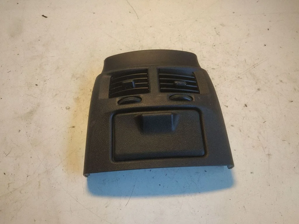 Rear air vent grill – Lexus IS 220D-250-350 (2006-2013)
