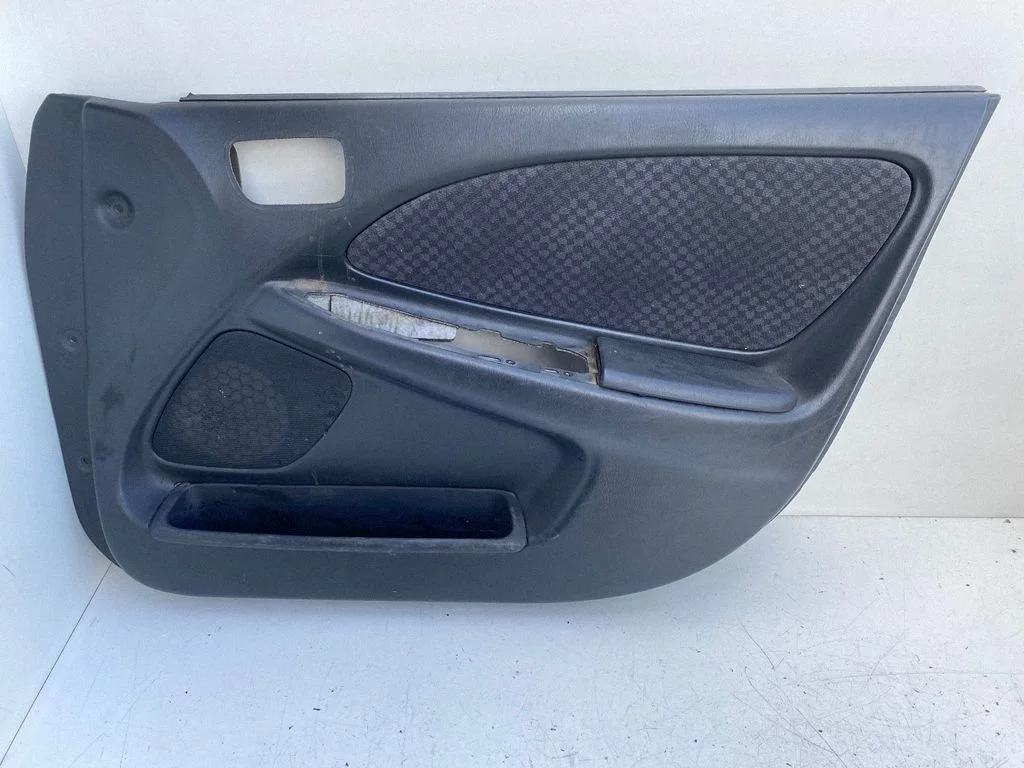 Front door card panel trim – Toyota Avensis T220 (2000-2003)