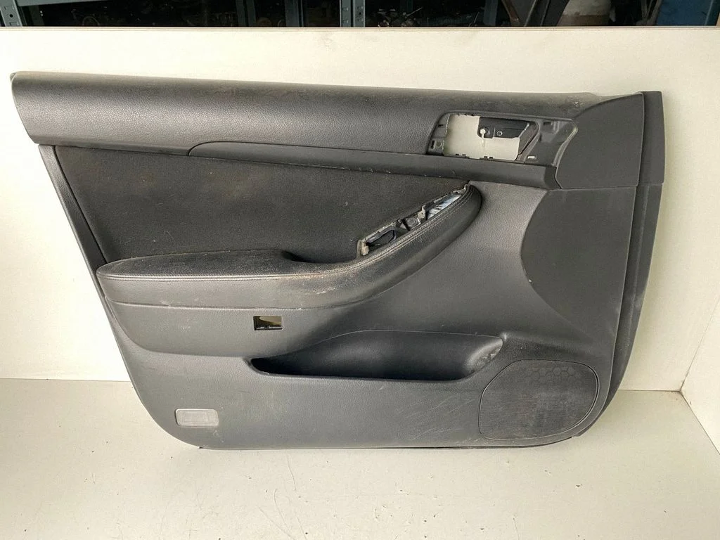Front door card panel trim – Toyota Avensis T250 (2003-2006)