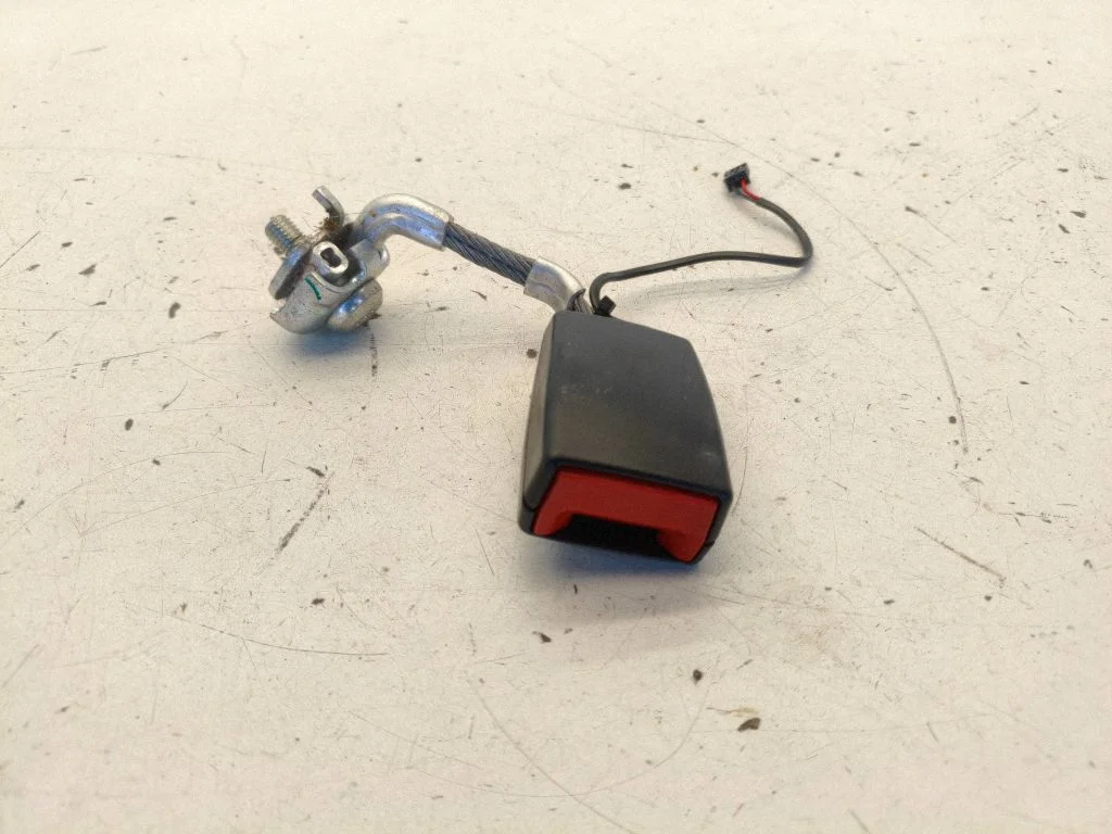 Aizmugurējās drošības jostas sprādze 724327407