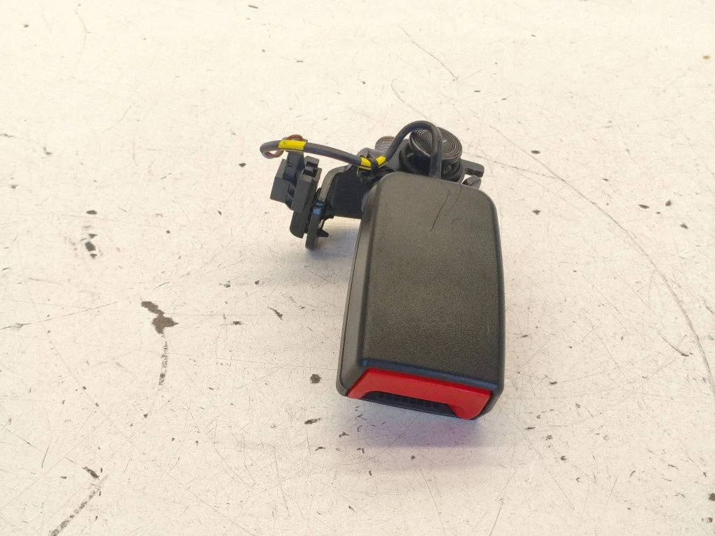 Rear seatbelt buckle – Mercedes-Benz C-Class W205 (2014-2021)