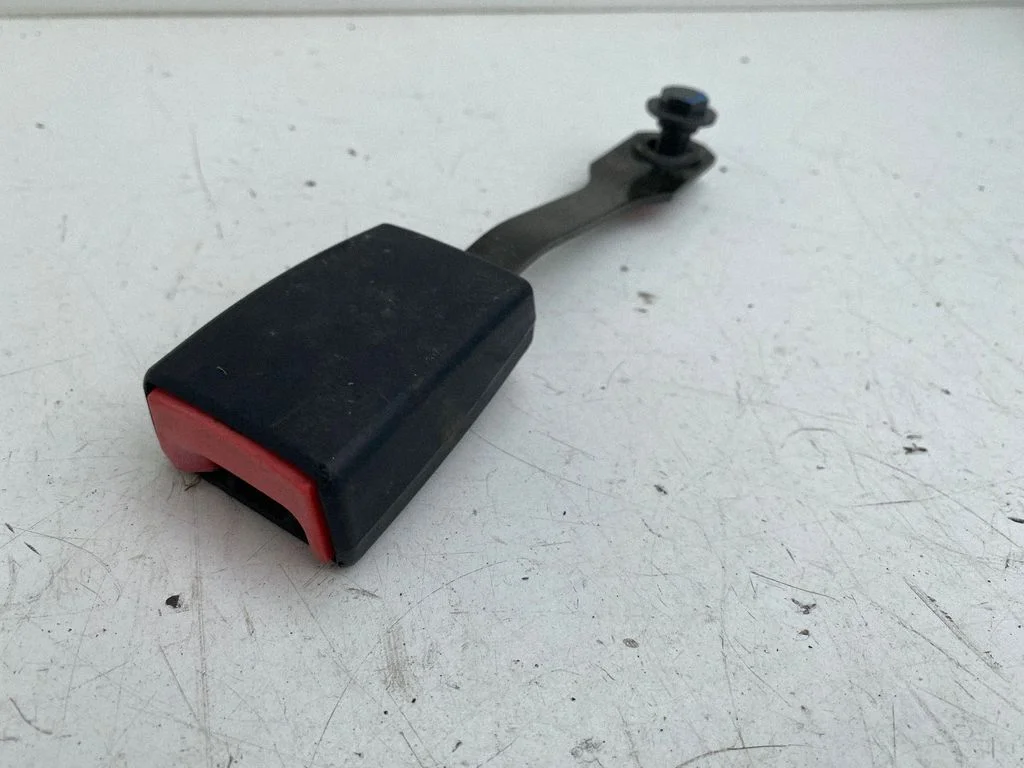 Eesmise turvavöö pannal