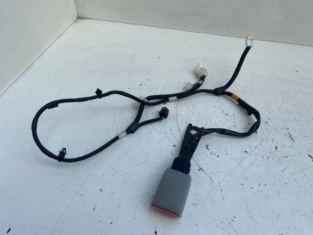 Front seatbelt buckle – Lexus IS 220D-250-350 (2006-2013)