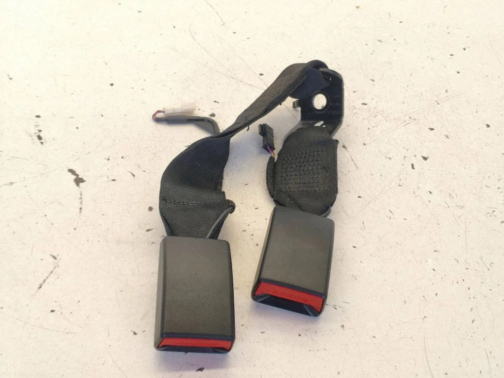 Keskmise turvavöö pannal (tagumine) – BMW 1-seeria F20 F21 (2011-2019)