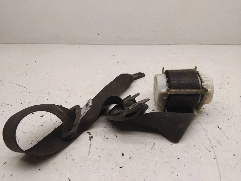 Front seatbelt 040549